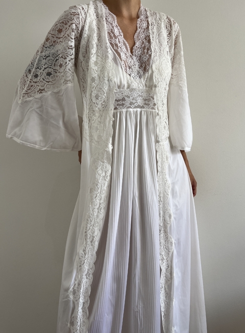 Conjunto Vintage Branco Camisola e Robe - comprar online