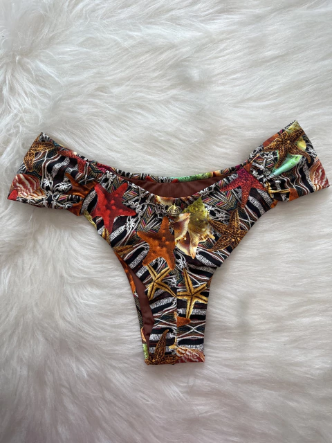 Calcinha biquíni fio duplo borboleta estampa marrom fundo do mar verão 2026