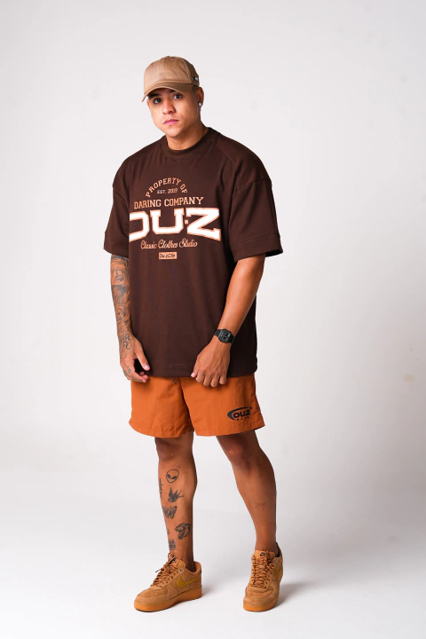 Camiseta Oversized Old Over Classic Clothers - Marrom - comprar online