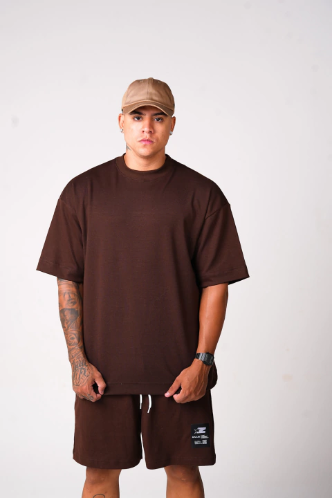 Camiseta Oversized Basic Recorte - Marrom - comprar online