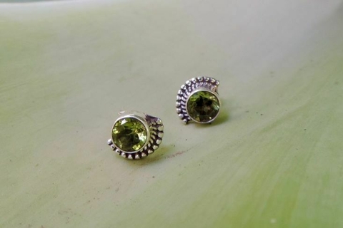 Brinco mini leque - Peridoto