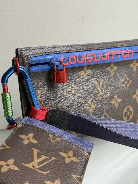 LOUIS VUITTON Ribbon Pouch Monograma - comprar online