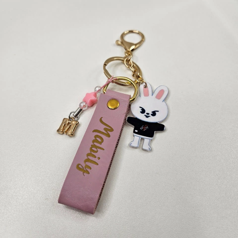 Chaveiro premium personalizado com acrílico e alça courino