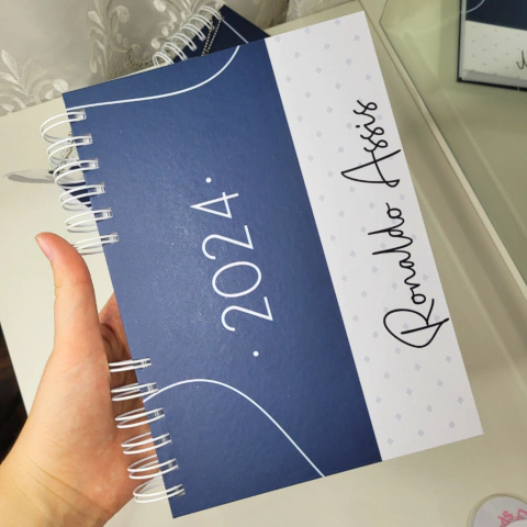 Agenda datada 2026 com 2 dias por página personalizada