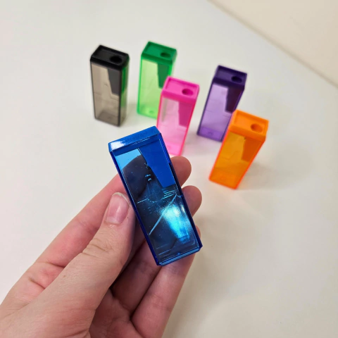 Apontador Plástico Com Deposito Bloco 6cm Cores Leo e Leo