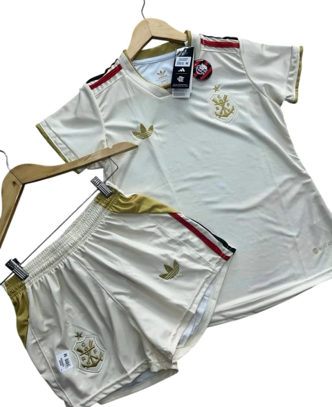 conjunto-feminino-kit-flamengo-2025-dourado-off-white-adidas-mulher-meninas-camisa-feminina-short-comprar-site-loja-futebol-personalizada-oficial-original-barata-desconto-promoção-1.jpg