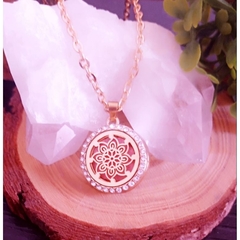 Colar Difusor Dourado Mandala III Strass - comprar online