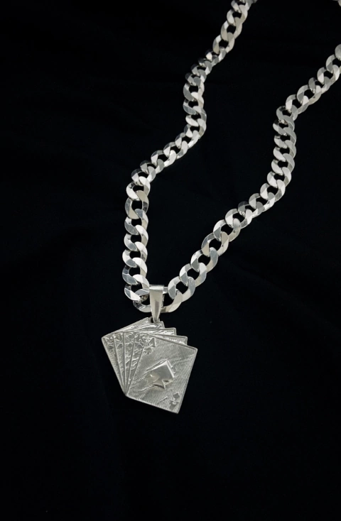 CORRENTE ESCAMADA 10MM 70CM + PINGENTE CARTA BARALHO - PRATA LEGITIMA