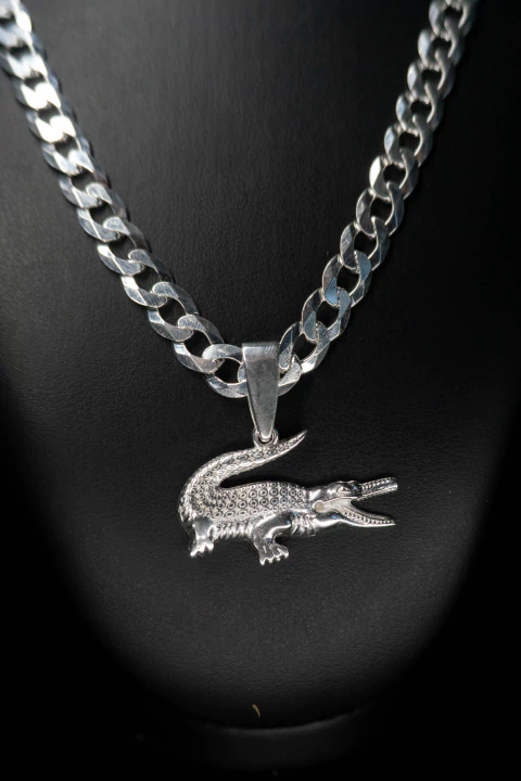 CORRENTE ESCAMADA 11MM 70CM + PINGENTE JACARÉ SLT - PRATA LEGITIMA
