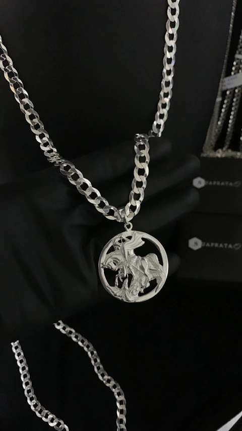 CORRENTE ESCAMADA 9MM 70CM + PINGENTE SÃO JORGE - PRATA LEGITIMA