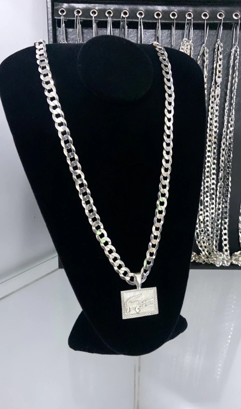 CORRENTE ESCAMADA 10MM 70CM + PINGENTE JACARÉ - PRATA LEGITIMA