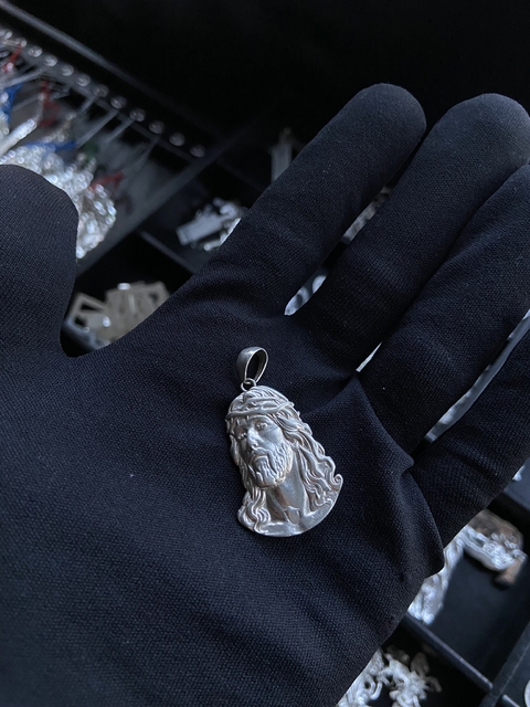 PINGENTE FACE JESUS CRISTO ALTO RELEVO - PRATA LEGITIMA