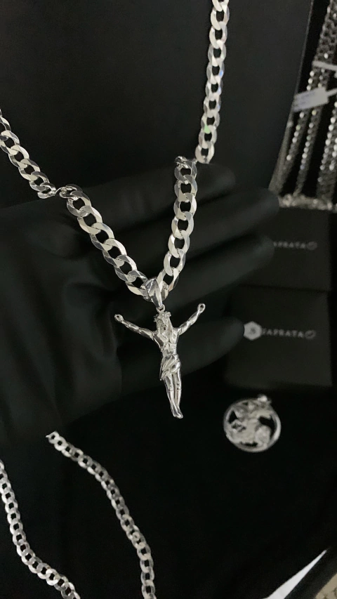 KIT ESCAMADO 8MM CORRENTE + PINGENTE JESUS CRISTO AB - PRATA LEGITIMA