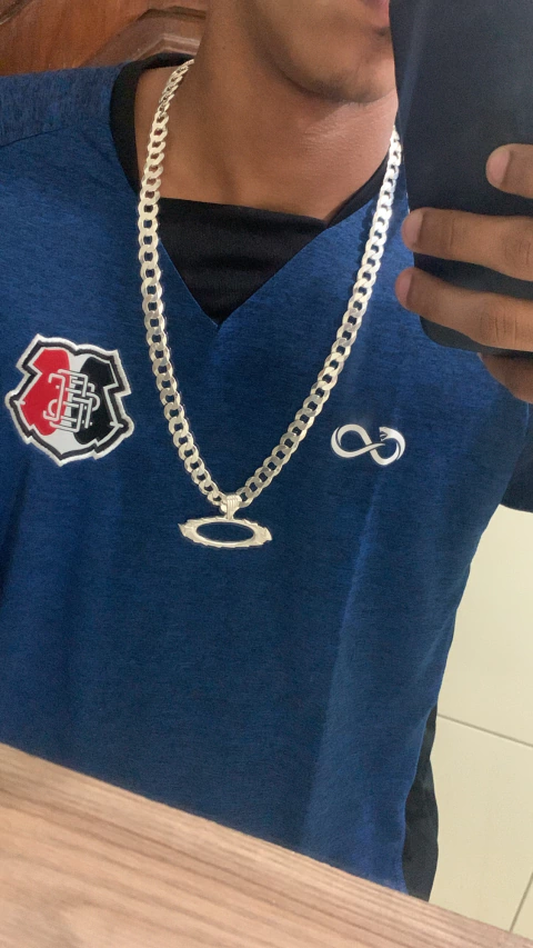 CORRENTE ESCAMADA 9MM 70CM + PINGENTE OAKLEY G - PRATA LEGITIMA