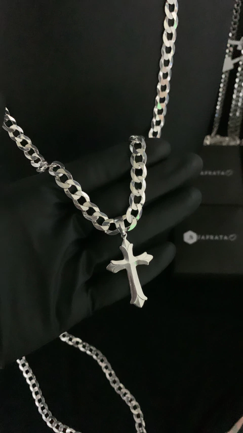 CORRENTE ESCAMADA 9MM 70CM + PINGENTE CRUZ LISA - PRATA LEGITIMA