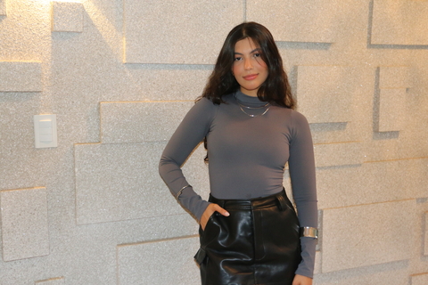 Blusa gola alta costas abertas chumbo - comprar online