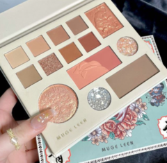 Paleta Profissional Bourbon com sombras, blush, iluminador com brilho perolado e contorno