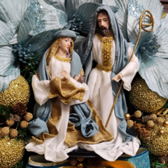 Guirlanda de Natal 50cm sagrada família dourada com azul - comprar online