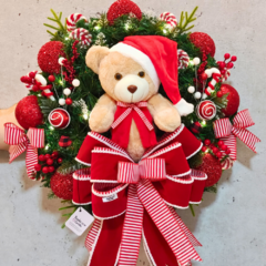 Guirlanda de Natal 55cm com urso de gorro e cachecol - comprar online