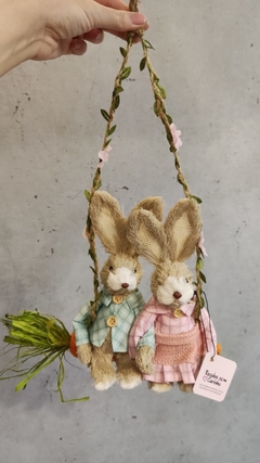 Casal de coelhos no balanço 30cm x 23cm - loja online