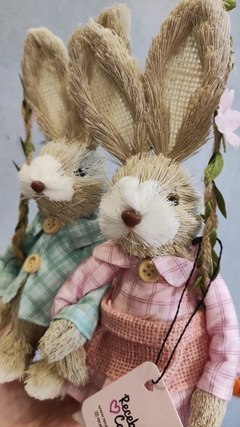 Casal de coelhos no balanço 30cm x 23cm - Loja Receba com Carinho