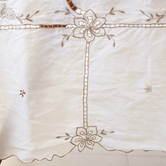 Toalha bordada Ilha da Madeira | 240 x 178 cm - Gabinete Curadoria