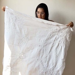 Toalha bordada 112 x 108 cm