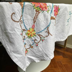 Toalha de chá flores 132 x 141 cm - Gabinete Curadoria