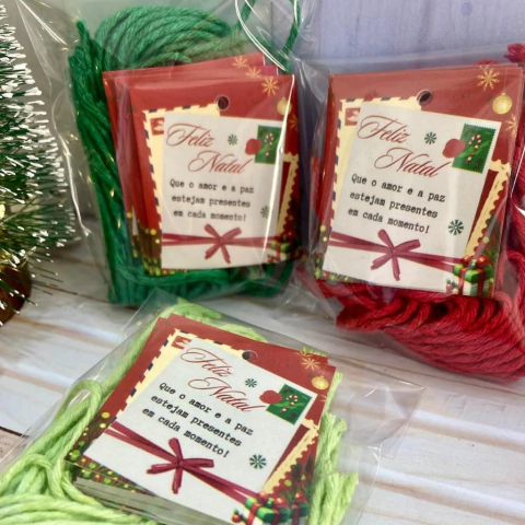Kit embalagem Natal - 25 tags com furo + 25 barbantes - Pronta entrega