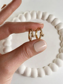 par de aros clicker clavo strass dorado