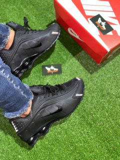 NIKE SHOX R4