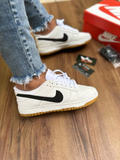 NIKE DUNK LOW