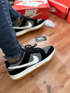 NIKE DUNK LOW
