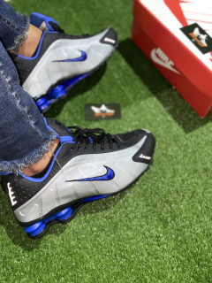 NIKE SHOX R4