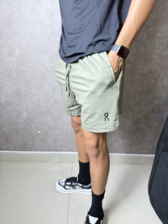 SHORTS TREINO - ONCLOUD - sem compressão