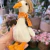 Pelúcia Pato Sentado Bandana Bolinhas Laranja 20cm - PRÉ-VENDA