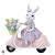 Coelha na Scooter Lilas 18cm - PRÉ-VENDA