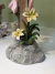 Cruz com Base e Flores 30cm- PRÉ-VENDA - comprar online