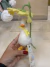 Pato com Guarda Chuva de Flor Amarelo 16cm - PRÉ-VENDA - comprar online