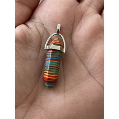 colar obelisco pêndulo colorido pedra sintética - comprar online
