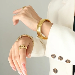￼bracelete luxo grande aço dourado ouro fechamento em trava na internet