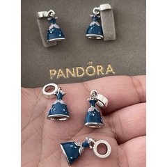 berloque pingente esmaltado vestido Cinderela na internet