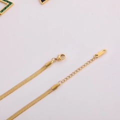 colar chocker malha com pingente madrepérola ou malaquita na internet