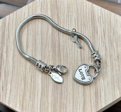 Pulseira de berloques coração cadeado semi joia