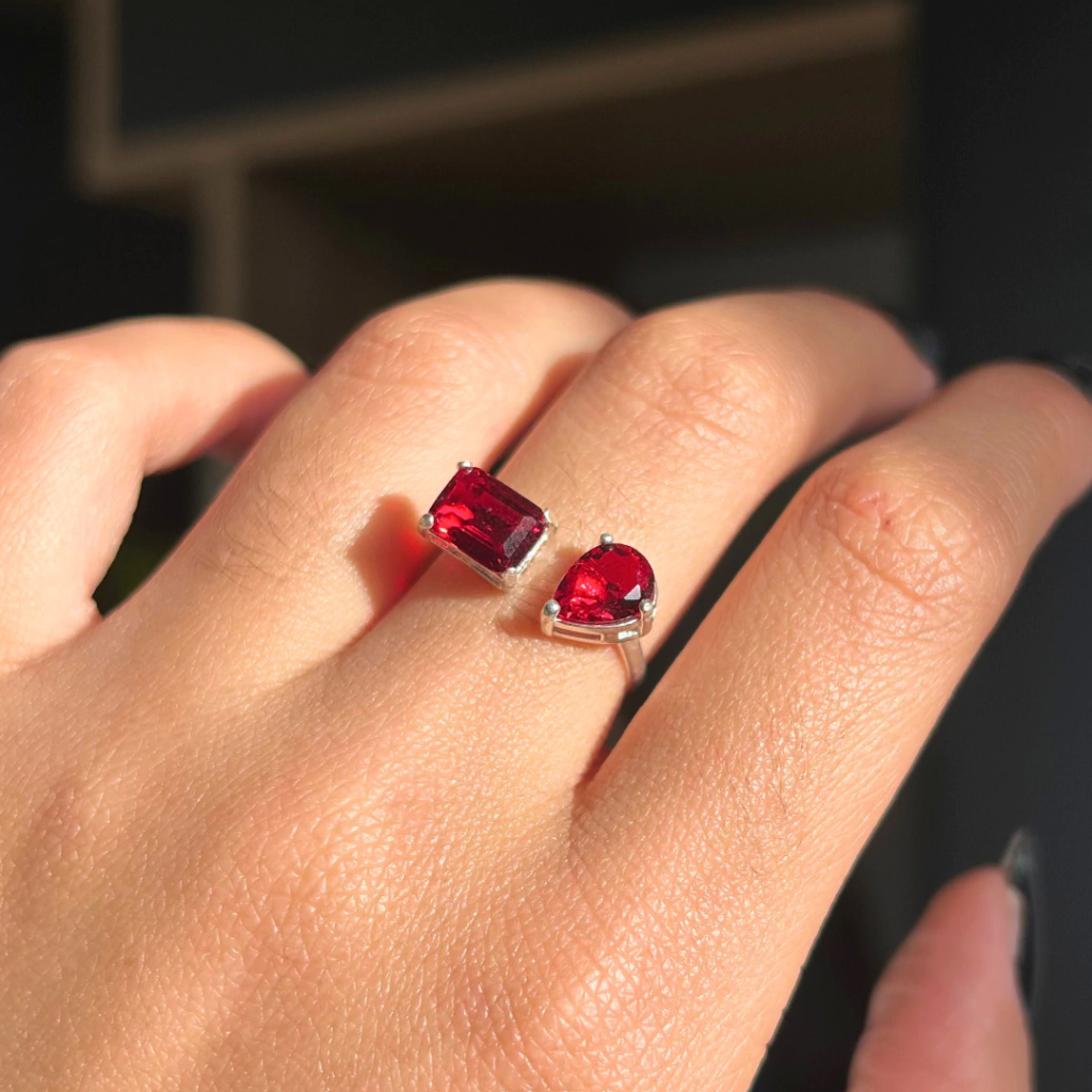 Anel Carrê Gota Vermelha