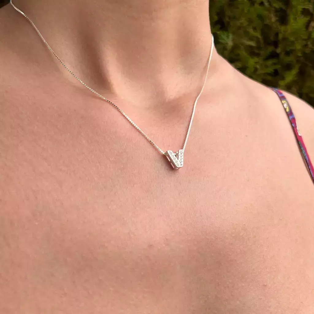 Colar Letra Cravejada