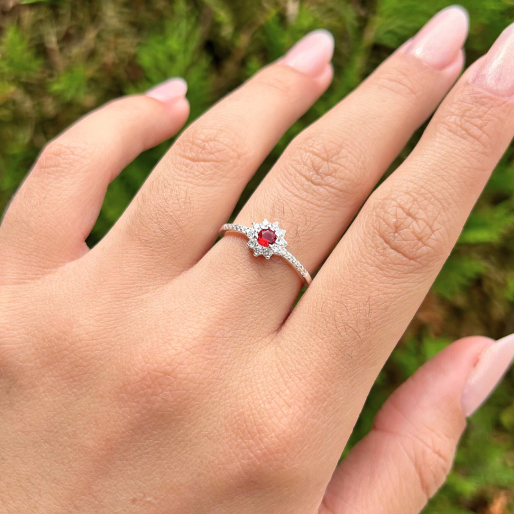 Solitário Flor Vermelha