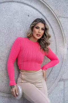 Cropped Bella na internet