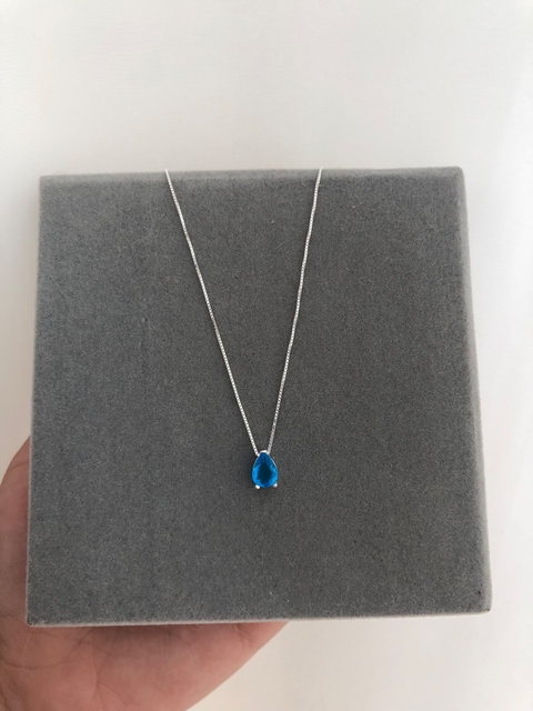 COLAR GOTA AZUL CELESTE