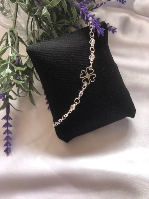 PULSEIRA TREVO COM PEDRINHAS